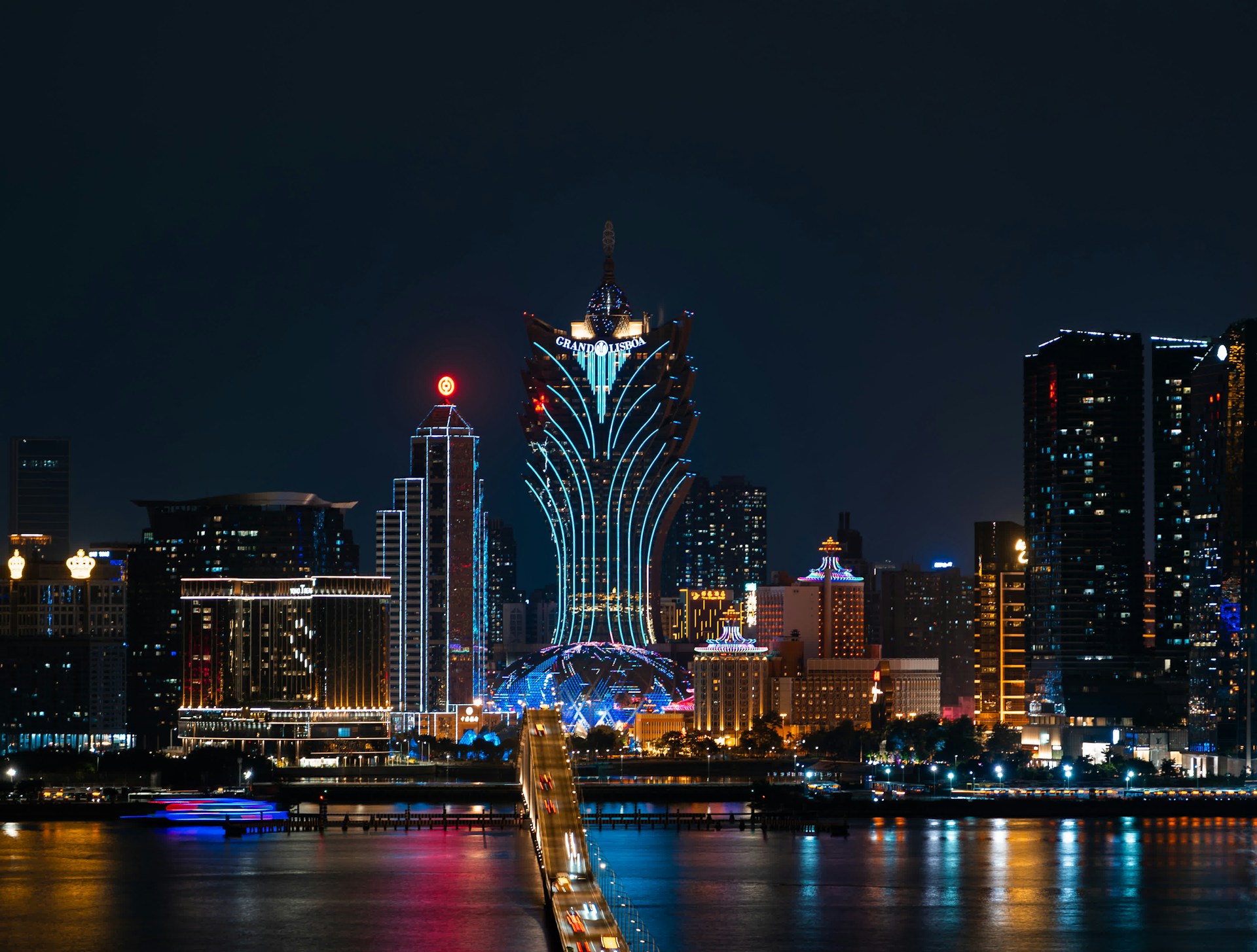Macao Day Trips: Two Worlds, One Border – Your Ultimate Guide from Orange Hotel Zhuhai Gongbei